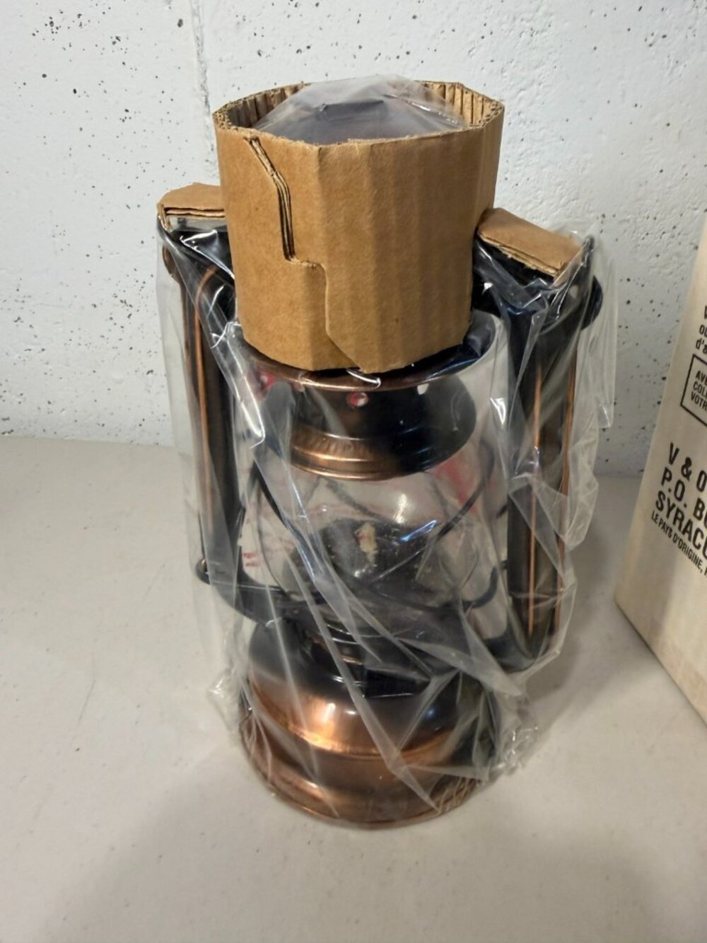 V&O Brass Plated Kerosene Lantern New in Box Vintage Style Metal Oil Lamp 21949
